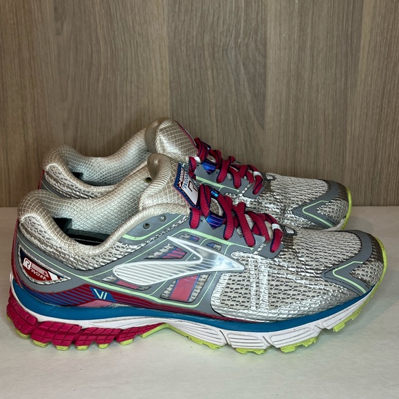 Brooks Ravenna 6 women’s running walking shoes 7.5B - Picture 2 of 10